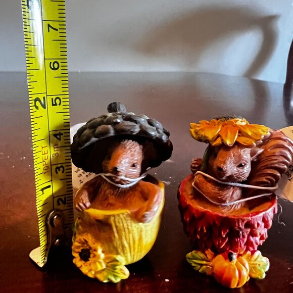 Autumn miniature Squirrel Figurines In Acorn & Pumpkin Design Set Of 4 resin - Picture 9 of 9